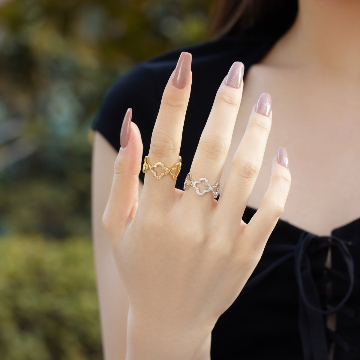 [XXX] Anillo con forma de flor de trébol de cuatro hojas con diseño hueco