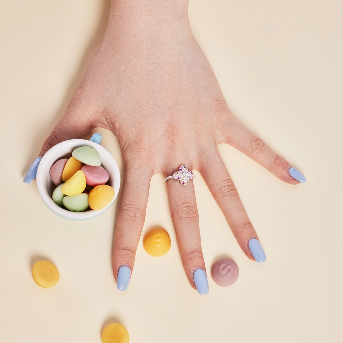 [XXX] Lujoso anillo de banquete con forma de flor de colores