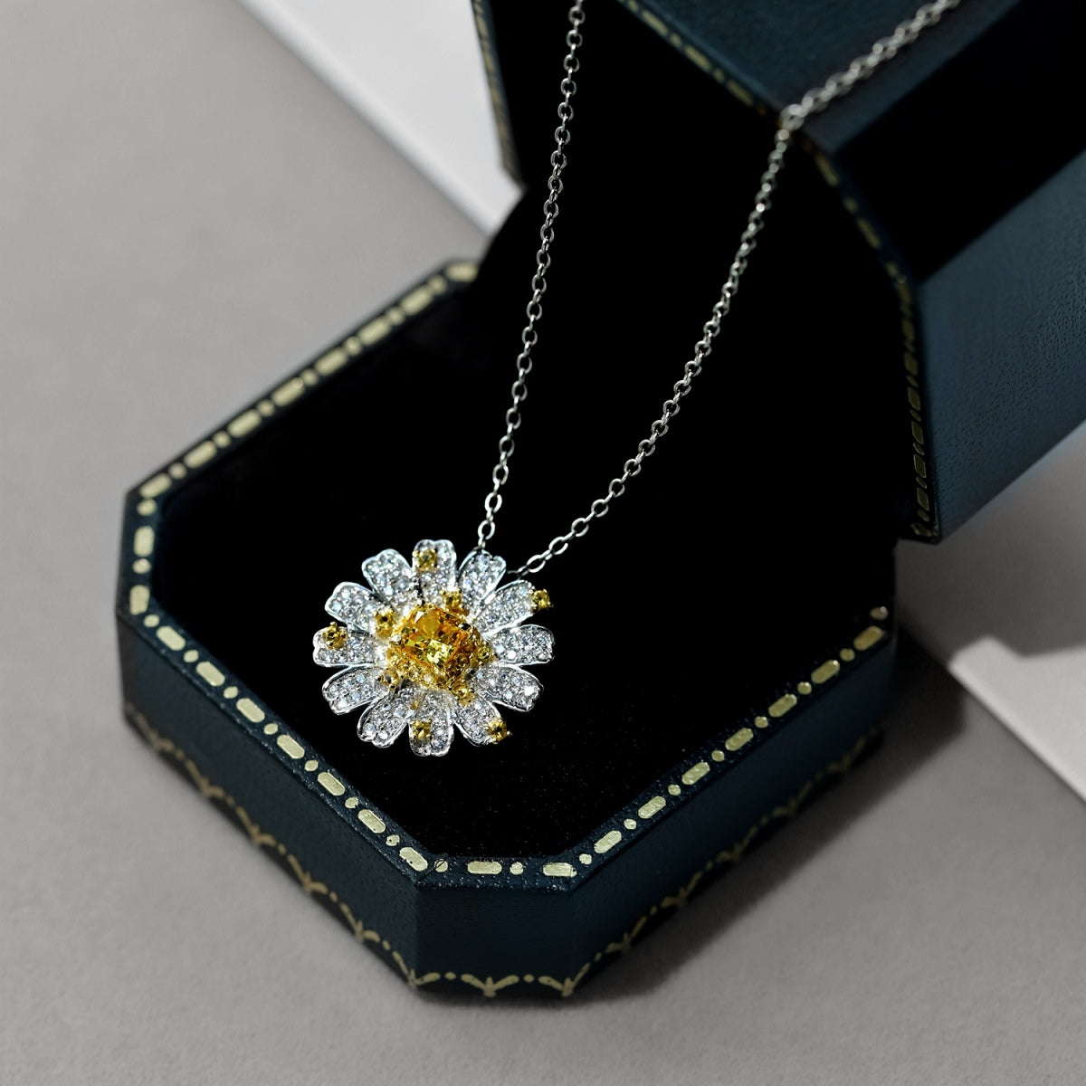 [XXX]Exquisite Daisy Necklace