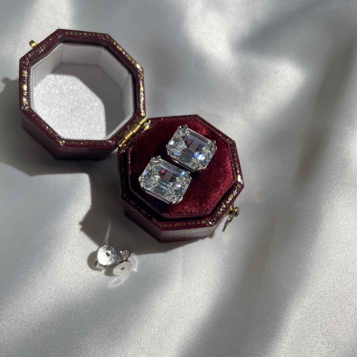 [XXX]Dazzling Square Shape Earrings