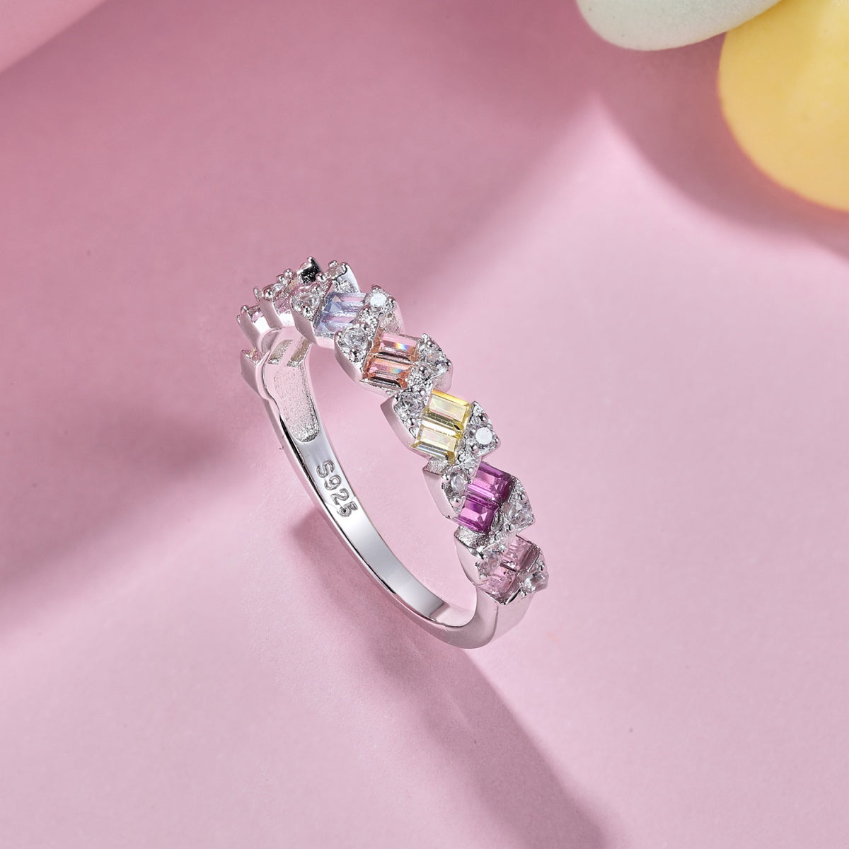 [XXX]Delicate Vibrant Emerald Cut Daily Ring