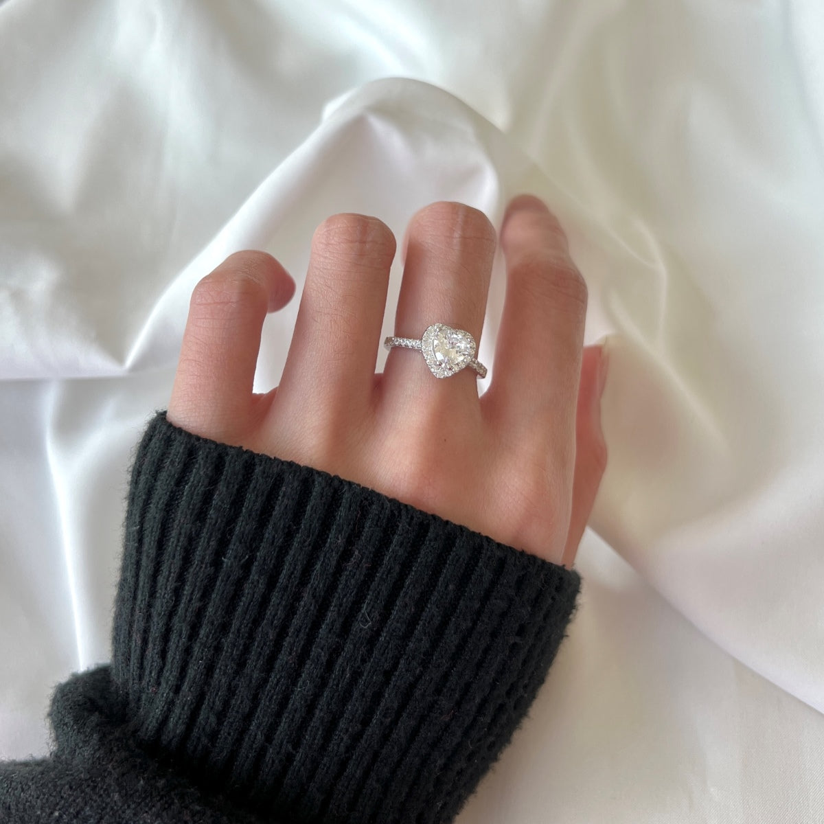 [XXX] Anillo de amor con forma de corazón romántico y llamativo de Eternity