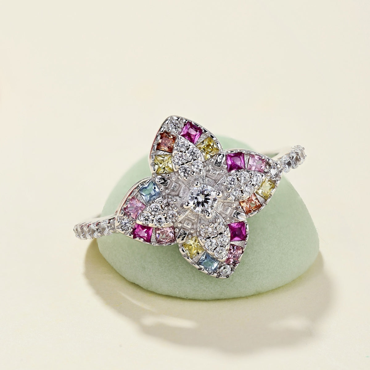 [XXX]Luxurious Colorful Flower Shape Banquet Ring