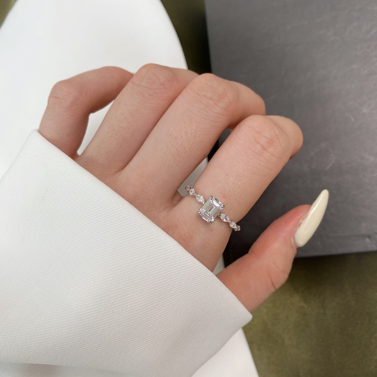 [XXX]1.0 Carat Dainty Resplendent Radiant Cut Daily Ring