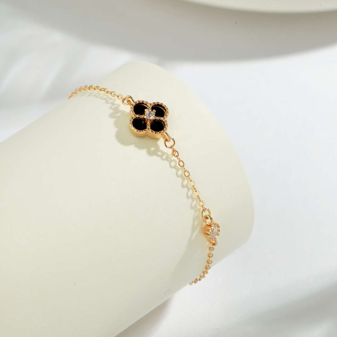 [XXX]Delicate Four Leaf Clover Bracelet