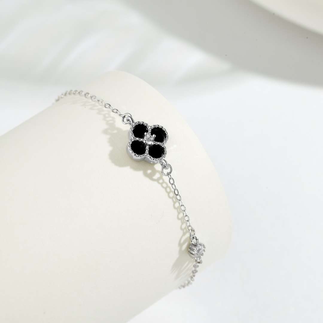 [XXX]Delicate Four Leaf Clover Bracelet