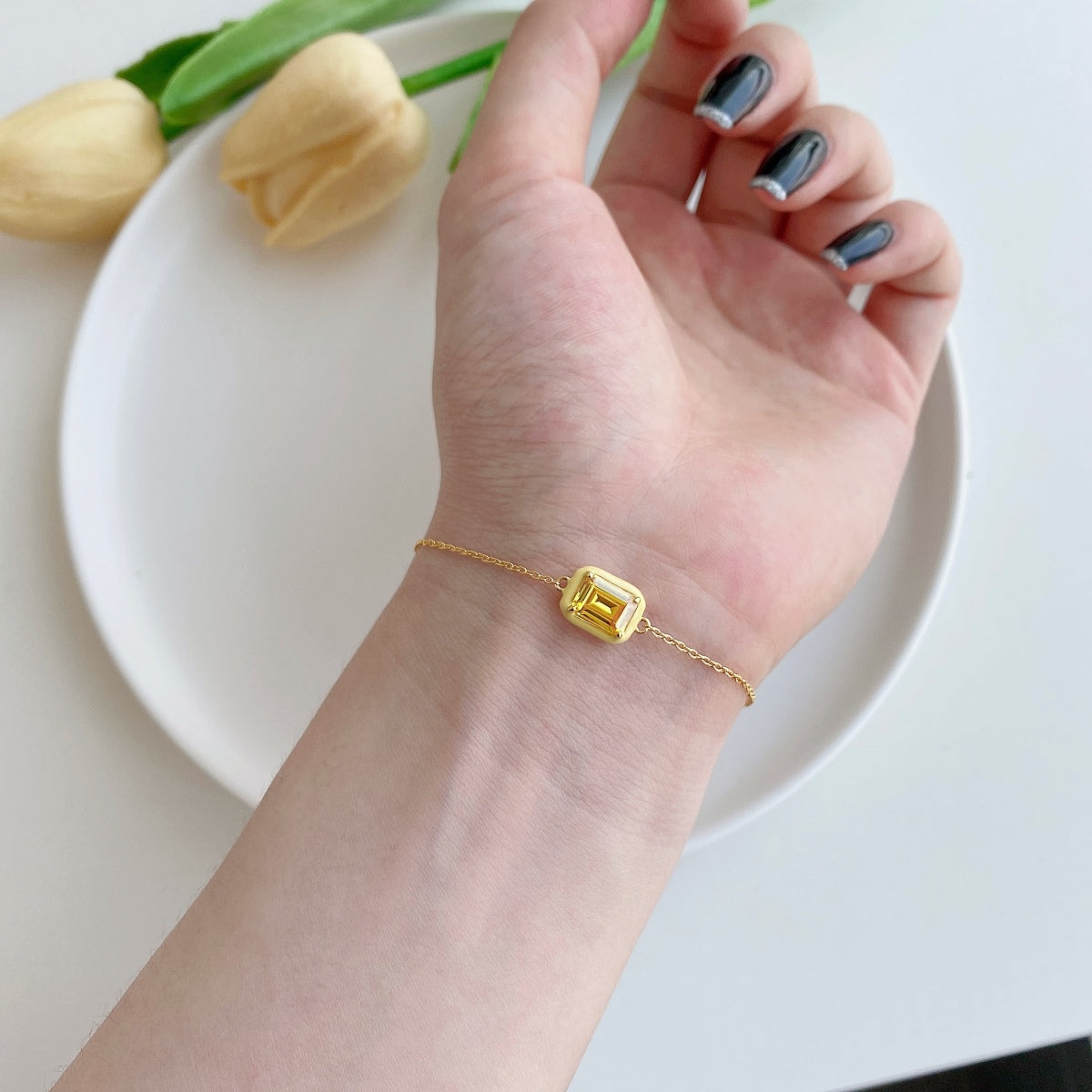 [XXX]2,0 Karat funkelndes buntes Smaragdschliff-Tagesarmband