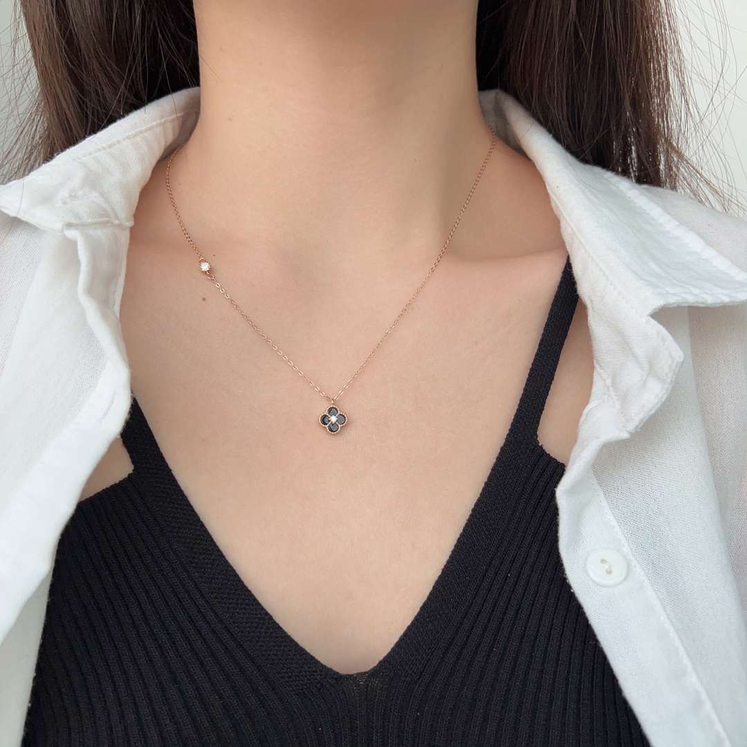 [XXX]Delicate Flower Shape Necklace