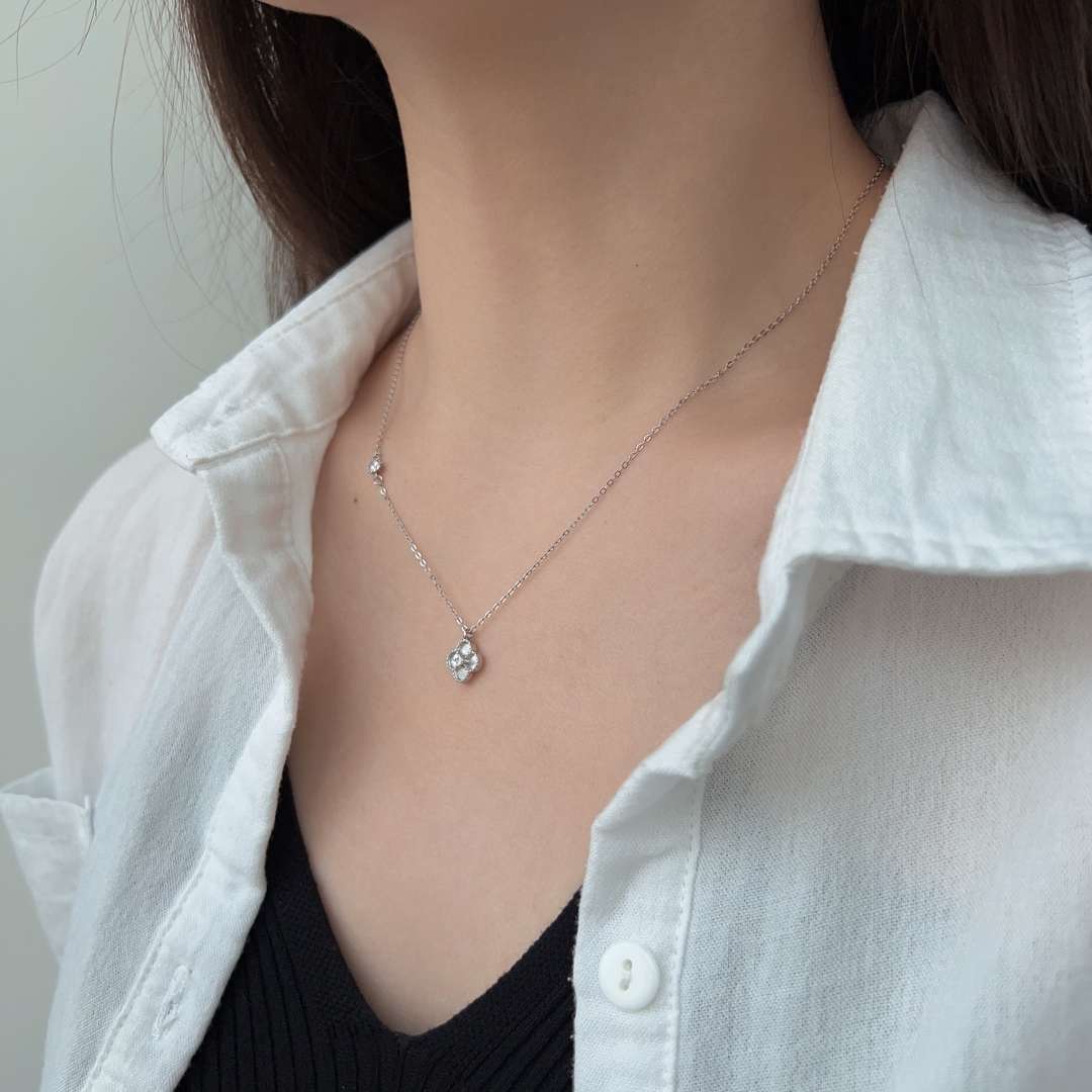 [XXX]Delicate Flower Shape Necklace