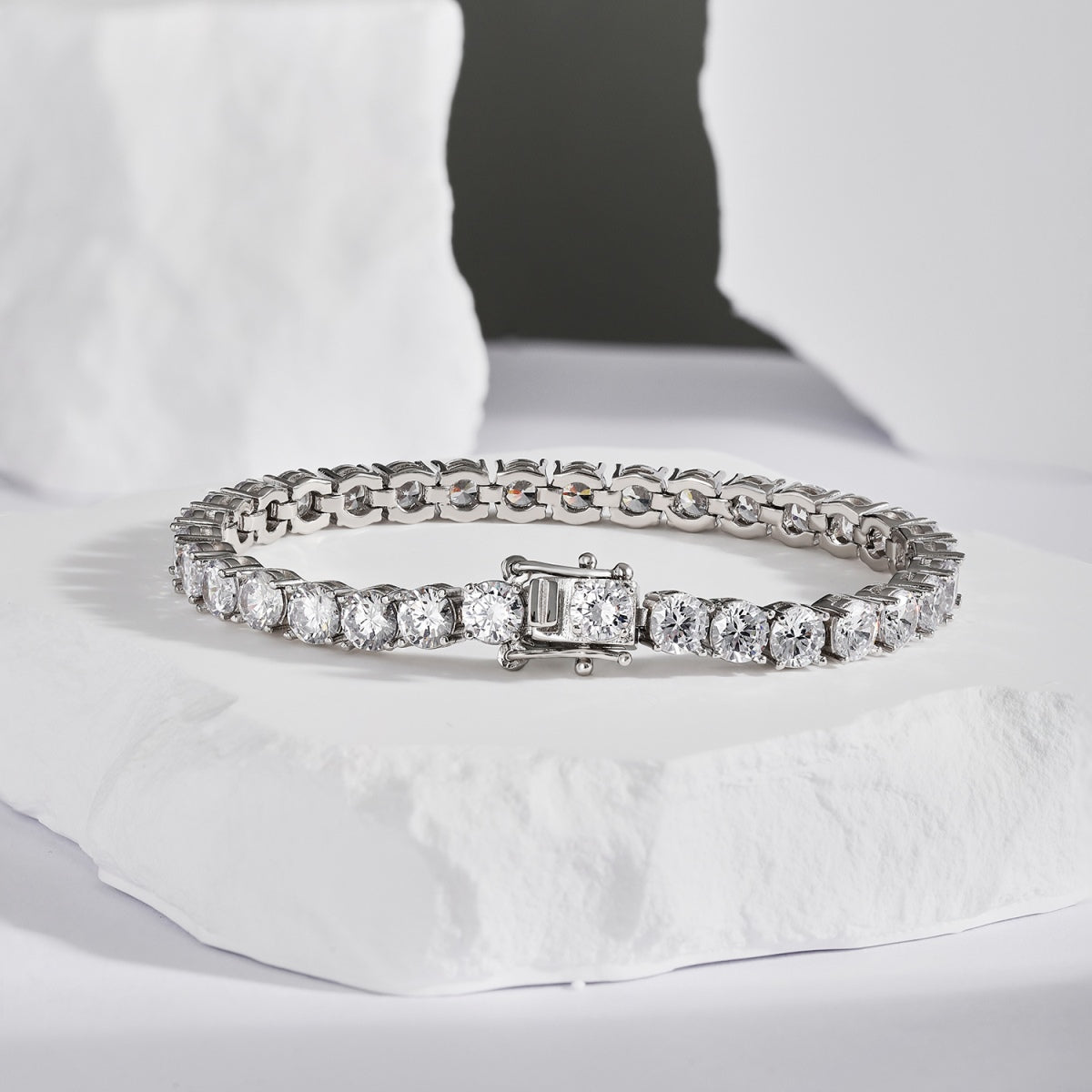 [XXX]Ornate Sparkling Round Cut Wedding Bracelet