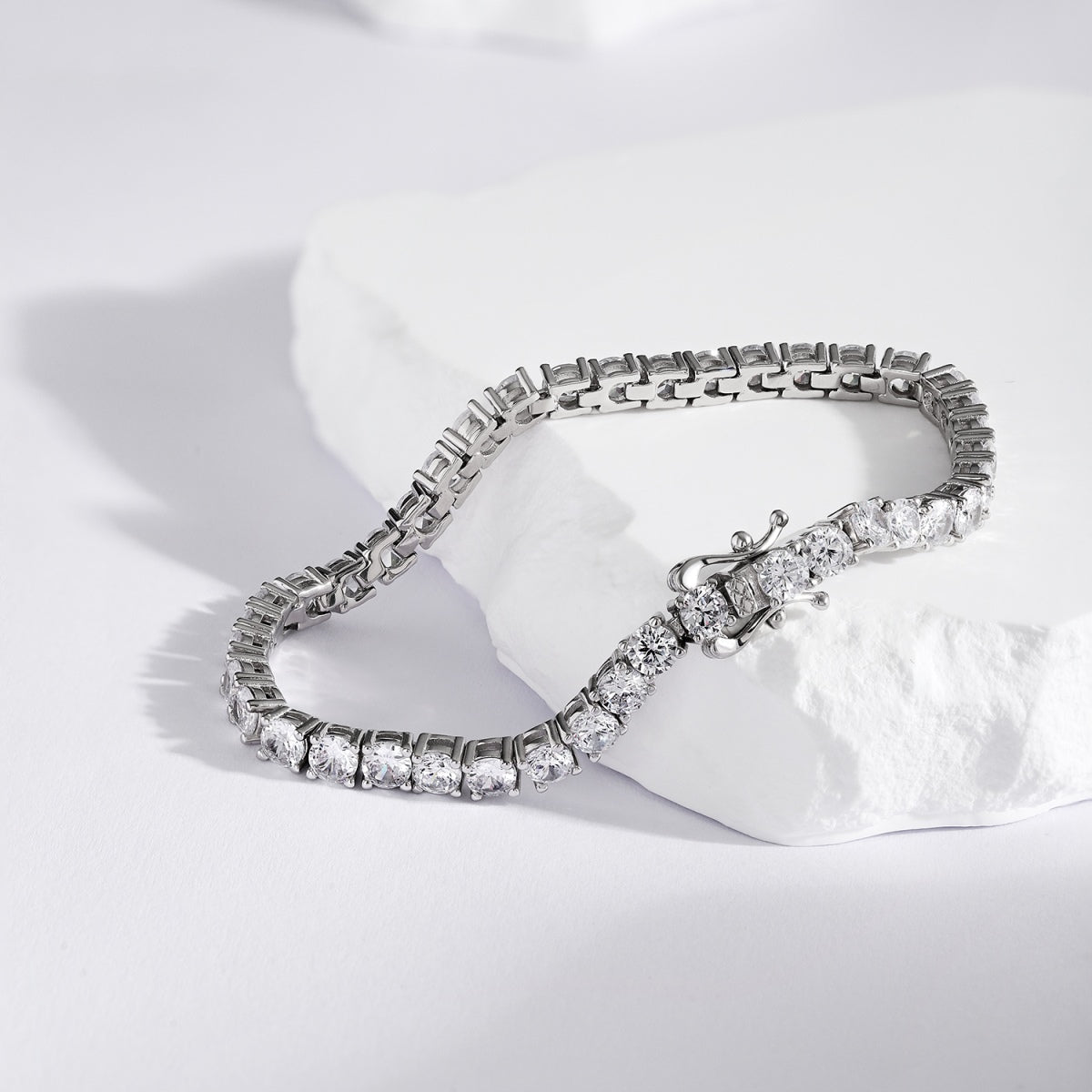 [XXX]Luxurious Ornate Round Cut Tennis Bracelet