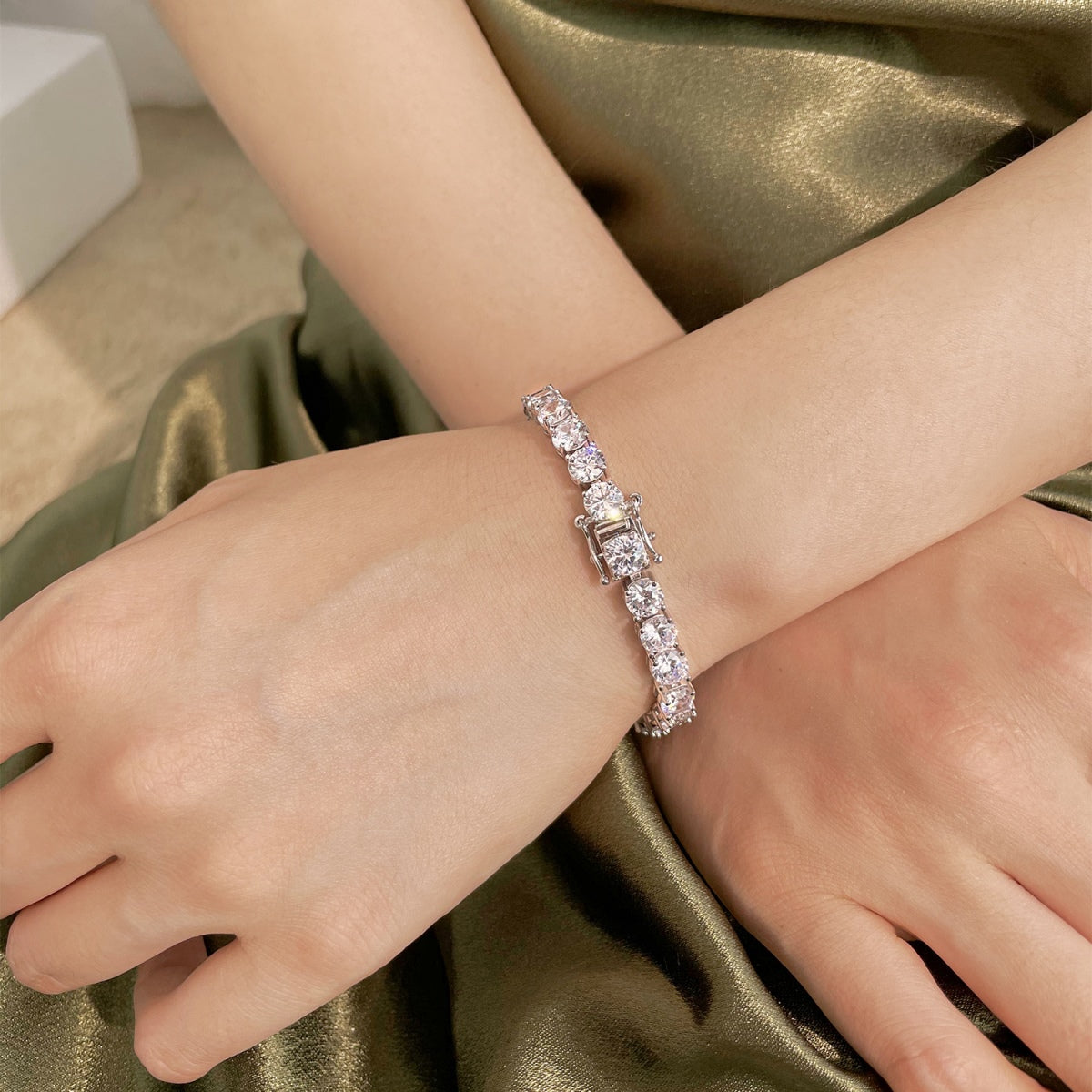 [XXX]0.75 Carat Dazzling Round Cut Wedding Bracelet