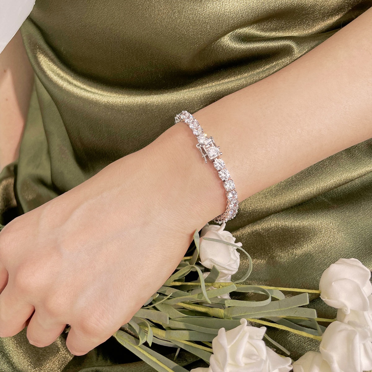 [XXX]Ornate Sparkling Round Cut Wedding Bracelet