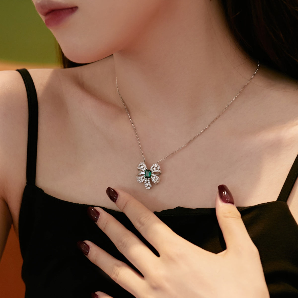 [XXX]Luxurious Flower Shape Emerald Cut Necklace