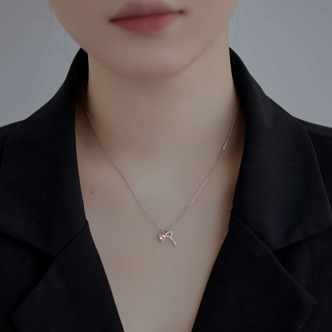 [XXX]Unique Heart Shape Key Pendent Necklace