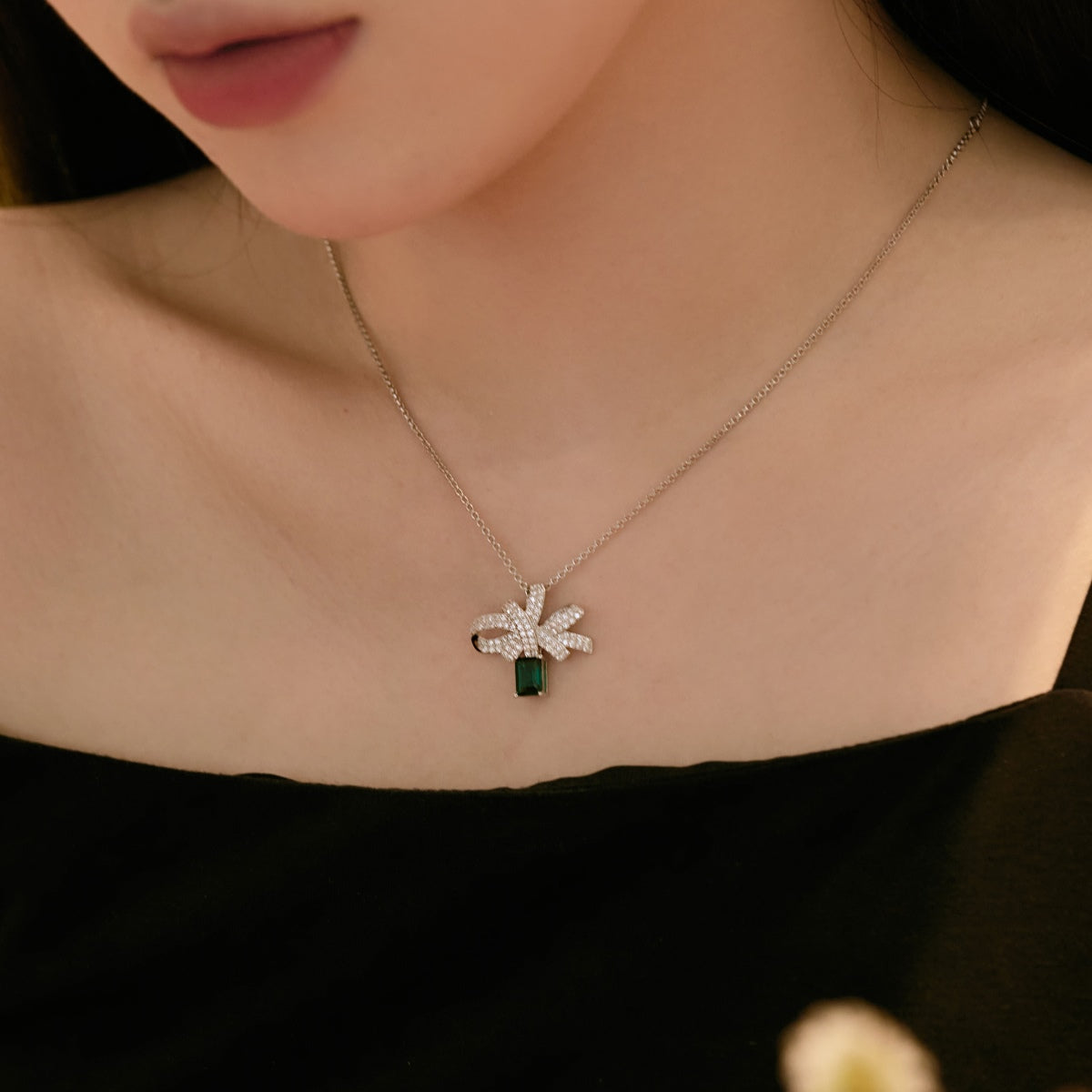 [XXX]Luxurious Flower Shape Emerald Cut Necklace