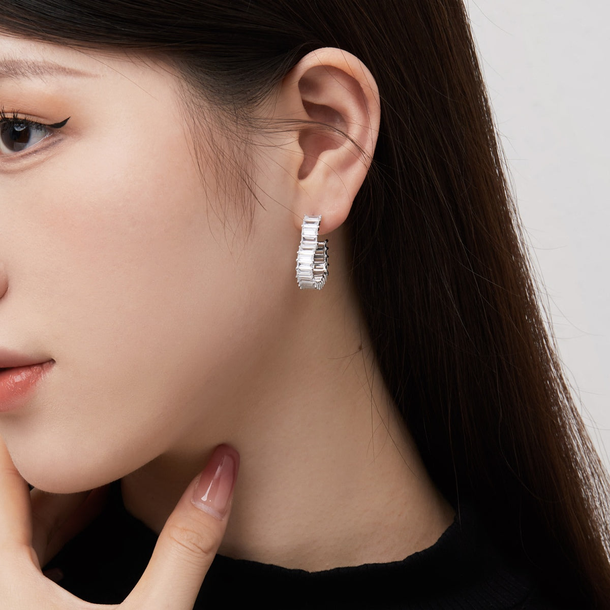 [XXX]Radiant Heart Cutout Earrings