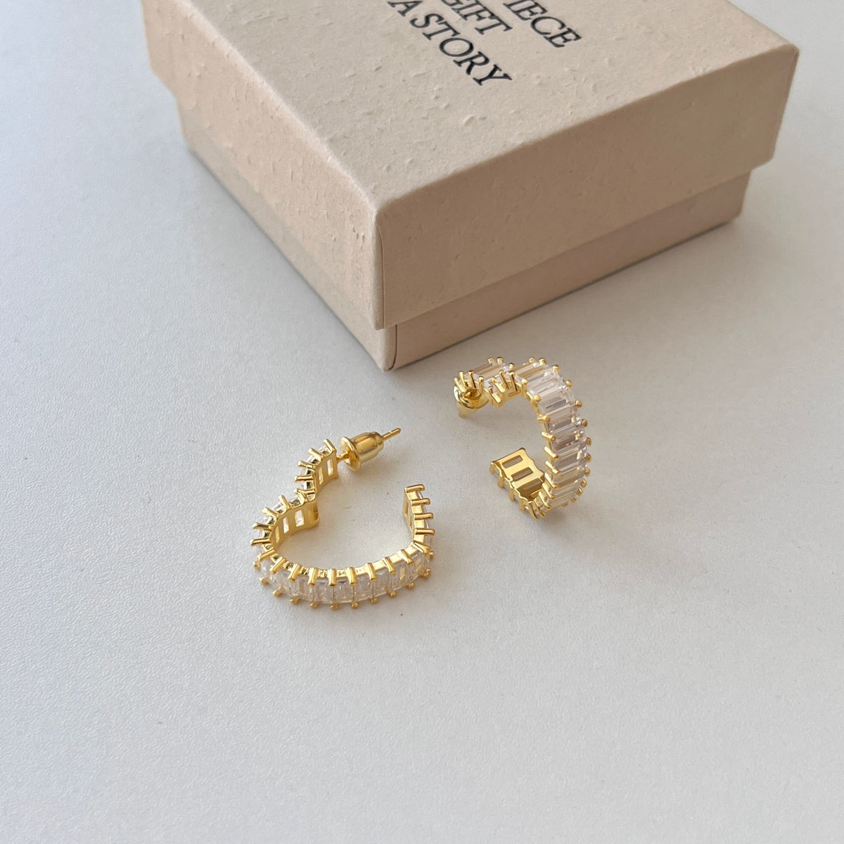 [XXX]Radiant Heart Cutout Earrings