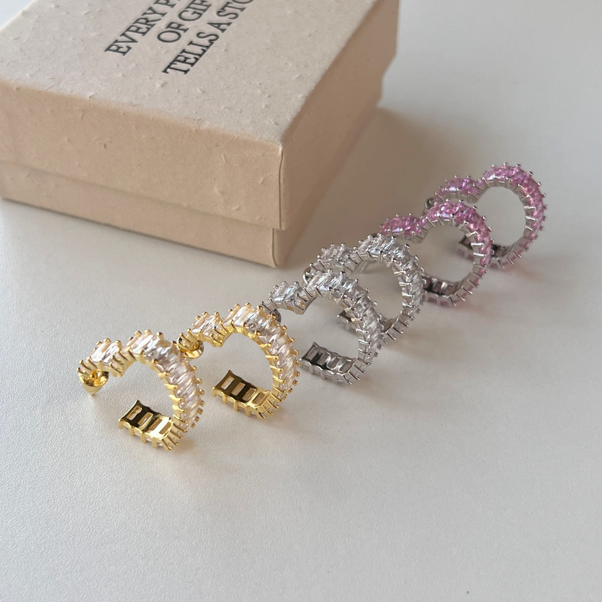 [XXX]Radiant Heart Cutout Earrings