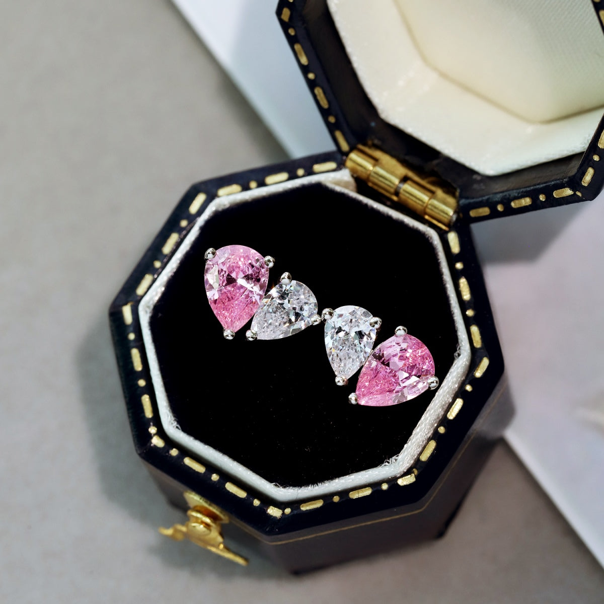 [XXX]Dazzling Elegant Heart Cut Lover Earrings