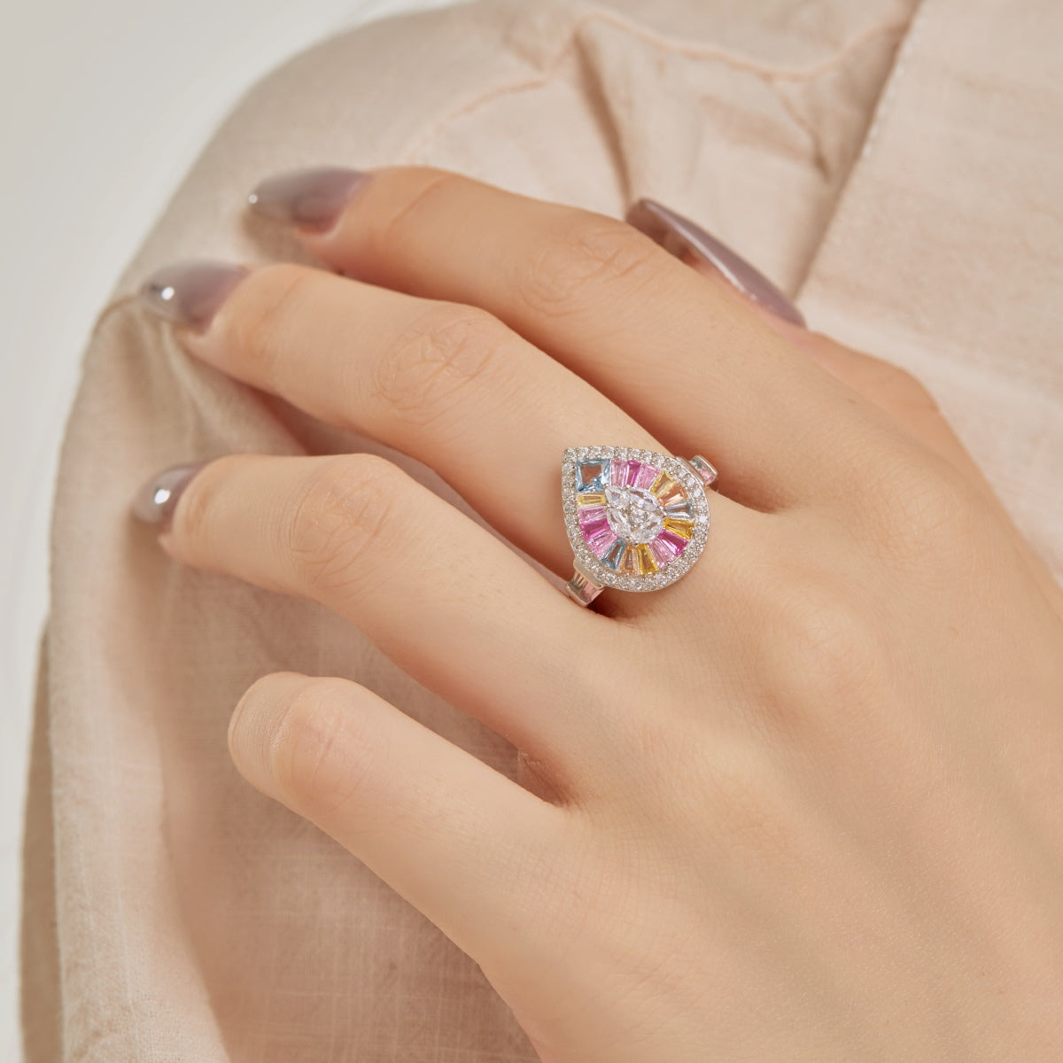 [XXX]Elegant Colorful Water Drop Shape Banquet Ring