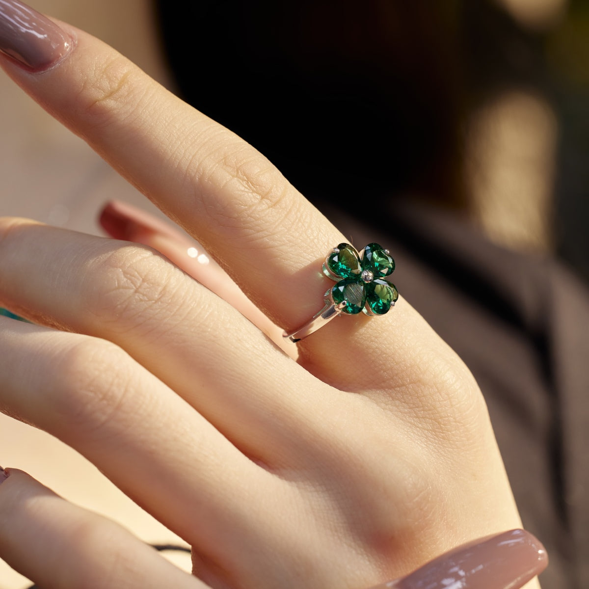 [XXX]Anillo de bola de trébol de cuatro hojas en forma de corazón