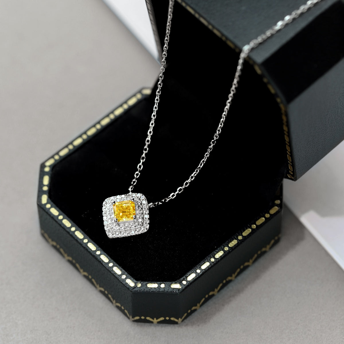 [XXX]Sparkling Asscher Cut Necklace